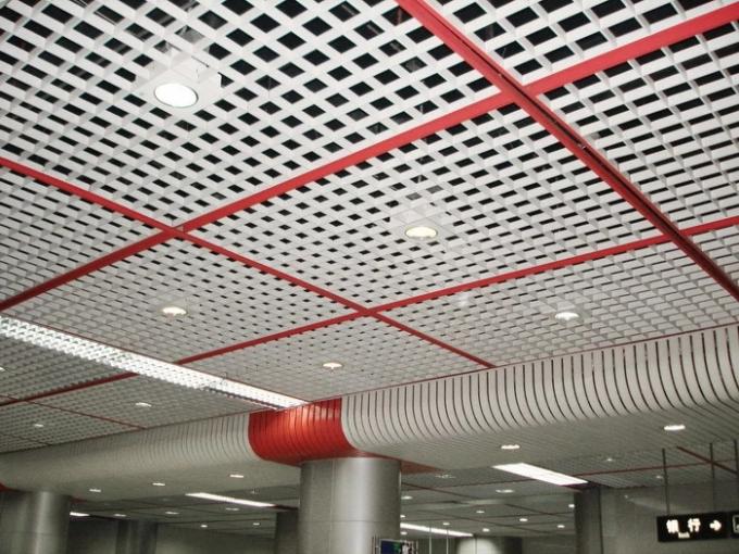 Rotolo decorativo delle mattonelle del soffitto del pannello di alluminio dell'impiallacciatura di assorbimento acustico ricoperto