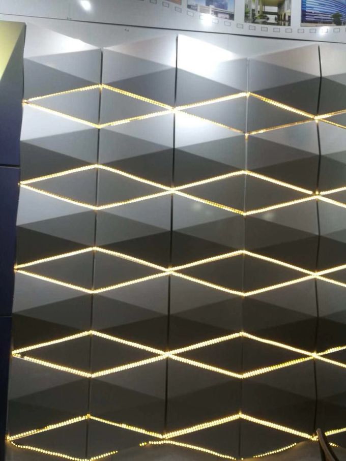 materiale composito di alluminio del rivestimento della parete del pannello di progettazione 3D con la decorazione di illuminazione del LED